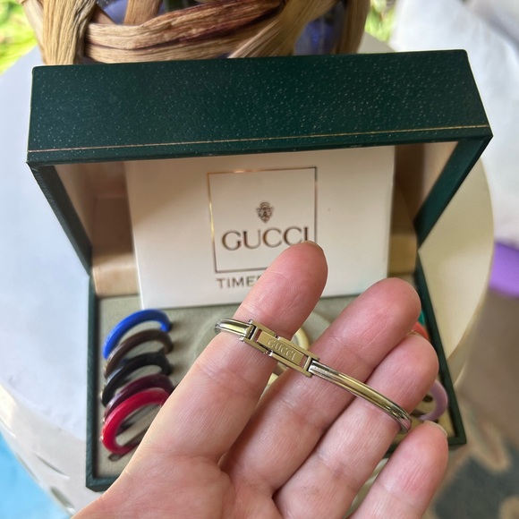 GUCCI Silver Luxury Watch AMAZING! 😻 - Picture 4 of 10